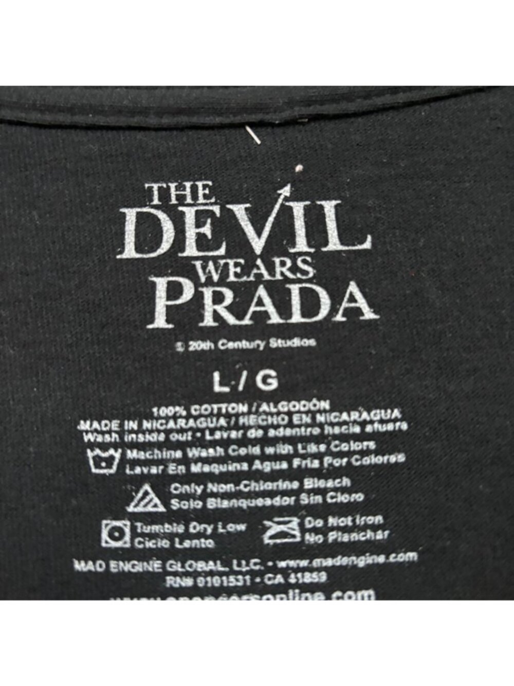 The Devil Wears Prada Red Foil Fashion Movie Poster Tee L View 4